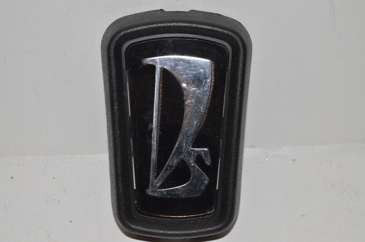 Emblem Grill Lada Niva 1600 (Q11)